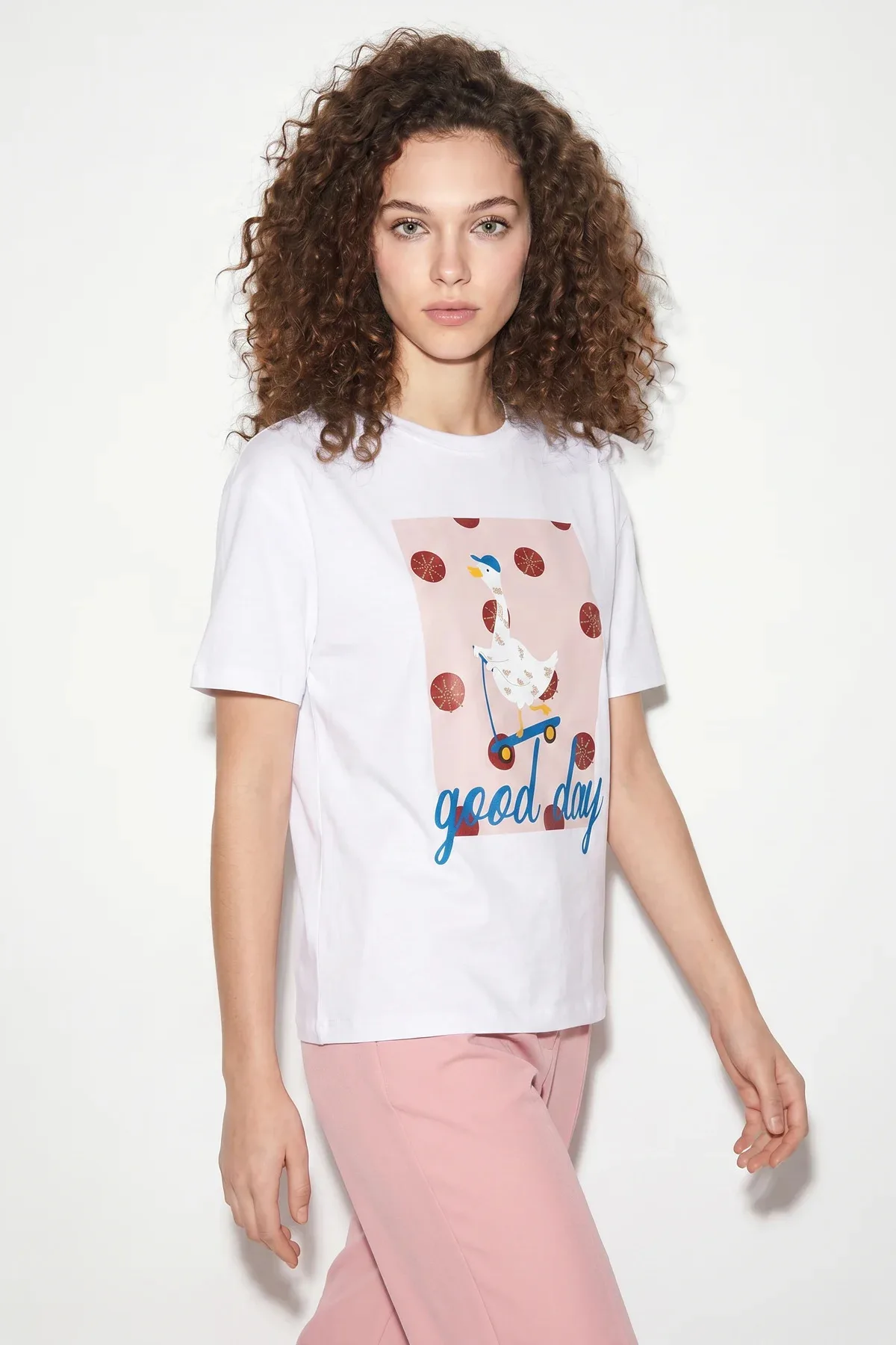 Kadın Good Day Baskılı Nakış Detaylı Relaxed Fit T Shirt Beyaz