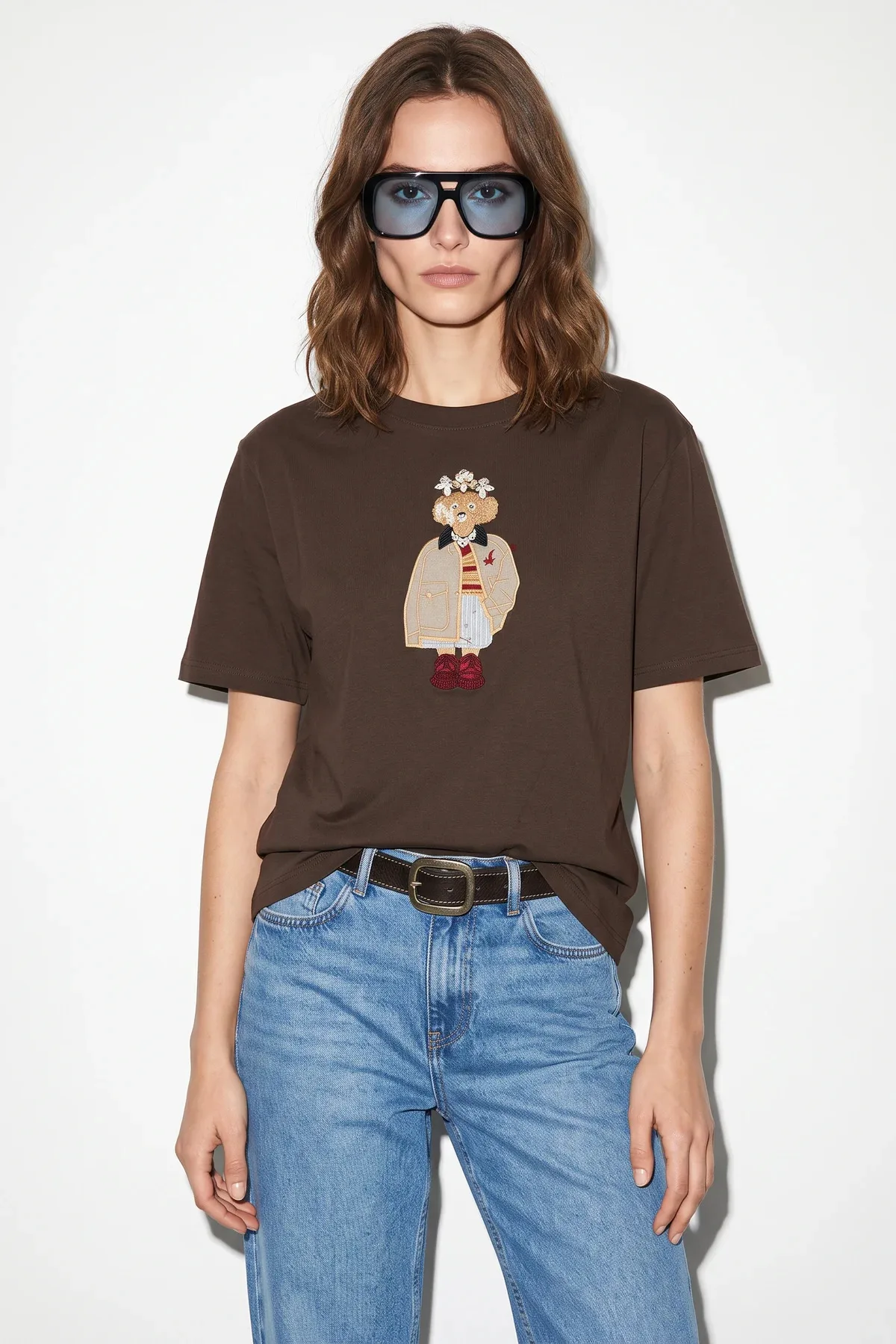 Kadın Köpek Nakışlı Taş İşlemeli Relaxed Fit Pamuklu T Shirt Acı Kahve